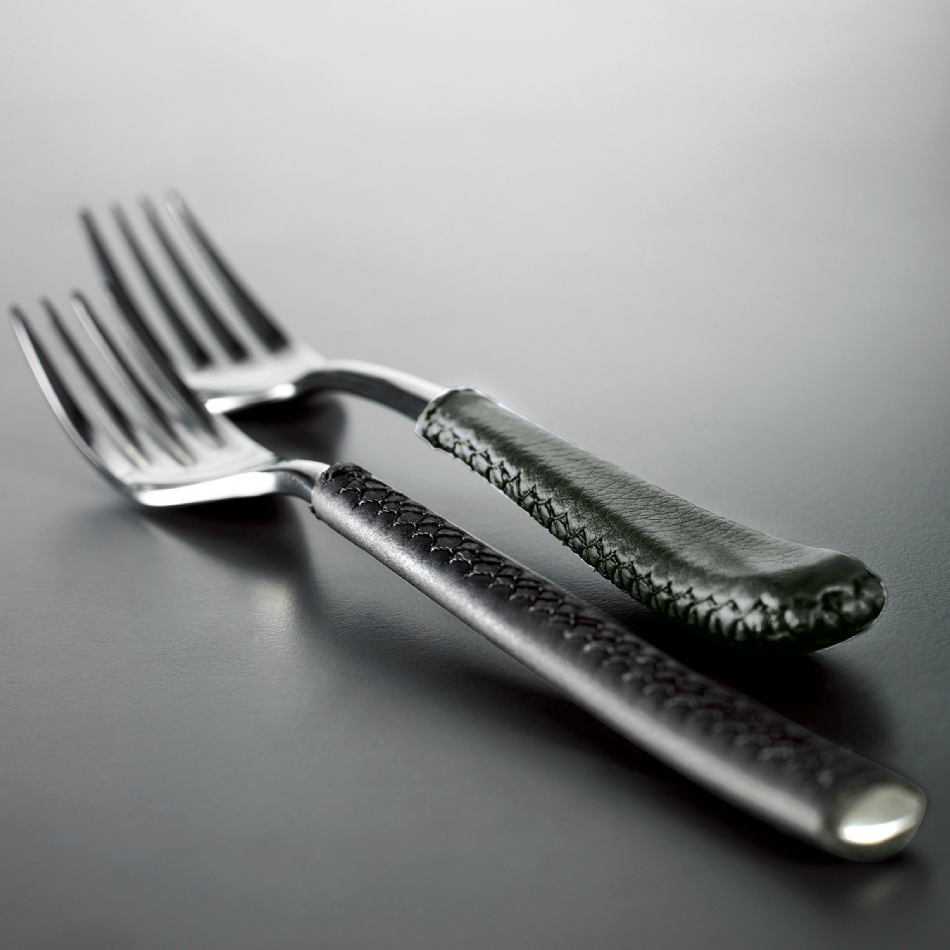 DUETTO LEATHER 24-PIECE CUTLERY SET BY CASA BUGATTI - Luxxdesign.com - 5